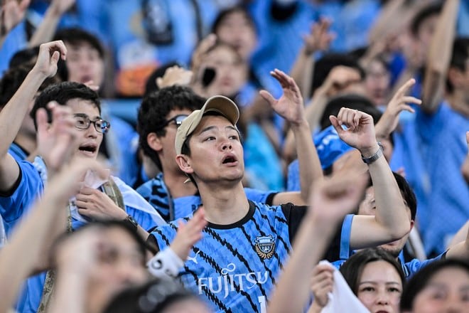 【サポーターアルバム】アジア青覇を果たすべく700人の川崎サポーターがACLE決勝に駆け付けた！ 現地で声援を送ったサポーター写真72枚「アル・アハリー川崎フロンターレ(2)」の画像005