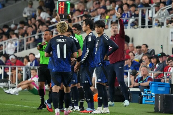 GK大迫敬介が神セーブ！鈴木唯人の絶妙クロスに伊東純也がスライディング弾！三笘薫ら3枚同時投入も無得点…森保監督が｢4バック｣の手ごたえを語ったアメリカ戦【日本代表vsアメリカ代表】激闘PHOTOギャラリーの画像023
