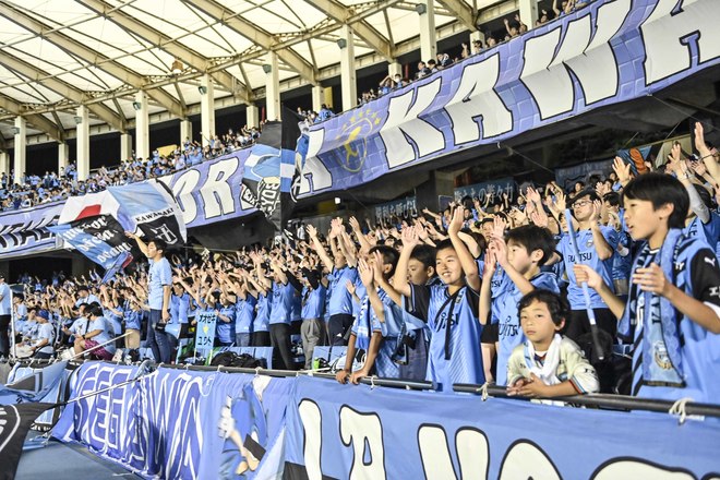 【サポーターアルバム】浦和相手に連勝止まるも、悔しさを声援に変えた「川崎フロンターレのサポーターの試合後の写真41枚！「川崎フロンターレー浦和レッズ」の画像019