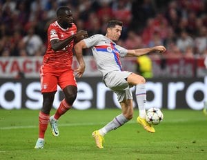 ポーランド代表FWレバンドフスキは「古巣相手」に決定機逸脱…バイエルンがバルセロナに2-0勝利! 同一カード5連勝を記録の画像
