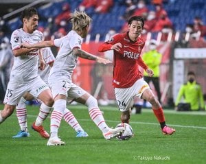 【J1分析】浦和CB岩波拓也の「驚異的な超ロングフィード」が生んだゴール「浦和レッズ対セレッソ大阪」【躍動する浦和レッズDF陣】(1)の画像