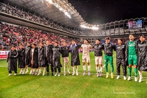 川崎、鹿島に劇的すぎる逆転勝利！「知念慶の恩返し弾」＆「3試合連続退場」&「PK失敗」&「CB入れ替え」の四重苦をはね返し、23年ぶりの開幕連敗避ける！の画像