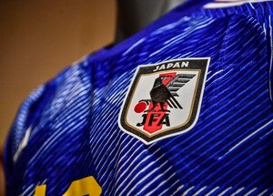 「激アツ」U20日本代表が誕生会開催！ 帯同シェフが特製ケーキを公開するも、「反さん何着てんの」と、ファンの目は反町技術委員長の服装に注目の画像