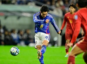 「影山さんじゃなくても声出るよ」鎌田大地の完璧トラップからの逆足豪快ミドル弾に「気持ち良すぎる」と称賛続々！「この男をラツィオはなぜ使わない？」との声もの画像