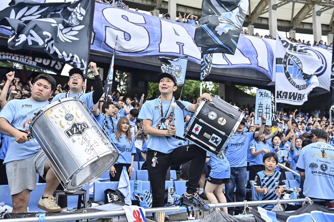 【サポーターアルバム】完封勝利後に笑顔＆万歳見せた「川崎フロンターレの試合後のサポーター写真83枚」！ ホーム連勝を熱狂的サポート「川崎フロンターレーセレッソ大阪」の画像040