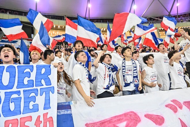 【サポーターアルバム】「横浜F・マリノス―アル・ナスル」サウジアラビア・ジェッダに約700人駆け付け、チームに声援送る！ 現地撮影66枚のサポーターPhotoの画像040
