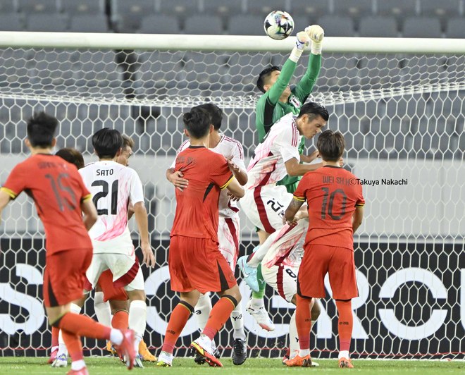 【植田直通＆早川友基アルバム】鹿島アントラーズの2人の中国戦でのプレー写真56枚！ 早川は日本代表デビュー、植田は久々復帰の記念姿「日本代表ー中国代表」の画像048