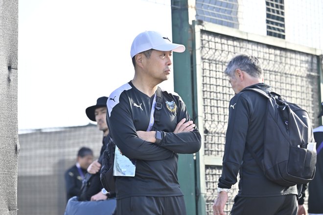 【川崎フロンターレアルバム】サウジアラビア到着翌日4月23日のジェッダ市内での「コーチングスタッフ＆クラブスタッフ写真」と「選手と子どもたちの交流写真」合計98枚！の画像006