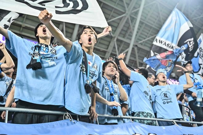【サポーターアルバム】敵地で勝利を掴んだ川崎フロンターレのサポーター写真75枚！ 圧巻の応援で勝ち越し導く「サンフレッチェ広島ー川崎フロンターレ」の画像057