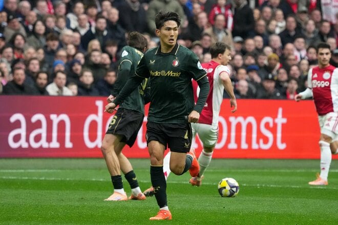 オランダ伝統の一戦『デ・クラシケル』に３人の日本人選手！｢板倉滉vs上田綺世&渡辺剛」が激しくぶつかり合った白熱の現地スタジアムに潜入【アヤックスvsフェイエノールト】PHOTOギャラリーの画像014