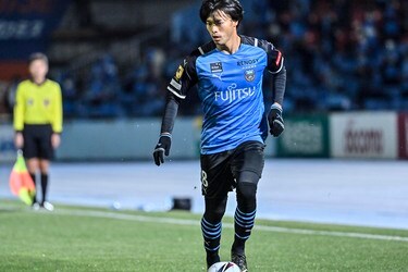 川崎フロンターレ 三笘薫　ユニフォーム　カワスイ　トレーニングマッチ 画像・写真：「ついにきた!!!」J1川崎に3日連続の“謎の練習生”として