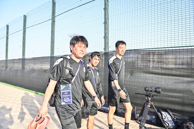 【川崎フロンターレアルバム】サウジアラビア到着翌日4月23日のジェッダ市内での「コーチングスタッフ＆クラブスタッフ写真」と「選手と子どもたちの交流写真」合計98枚！の画像031
