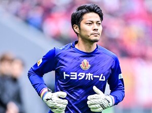 【10人で磐田に勝利した名古屋。36歳GK武田洋平の、ただの代役ではない存在感(1)】MF米本拓司が「本来ならセカンドキーパーじゃないぐらいのポテンシャル」と話す揺るぎない信頼感の画像