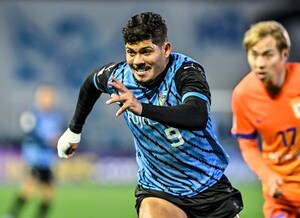 「ゲームかと思いました」「ネイマール？」J1川崎FWエリソンが試合中に見せた「ダイレクトヒールリフト」が高度すごる！「ボール止めてない状態でこんな上手いヒールリフト初めて見た」と絶賛の画像