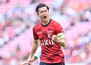 「ケーキもTシャツも御三方も可愛い♡」J1鹿島DF植田直通の“男たぎらない”可愛すぎる三十路誕生日パーティーが話題！「Tシャツかわいすぎる」「販売してください」の声の画像