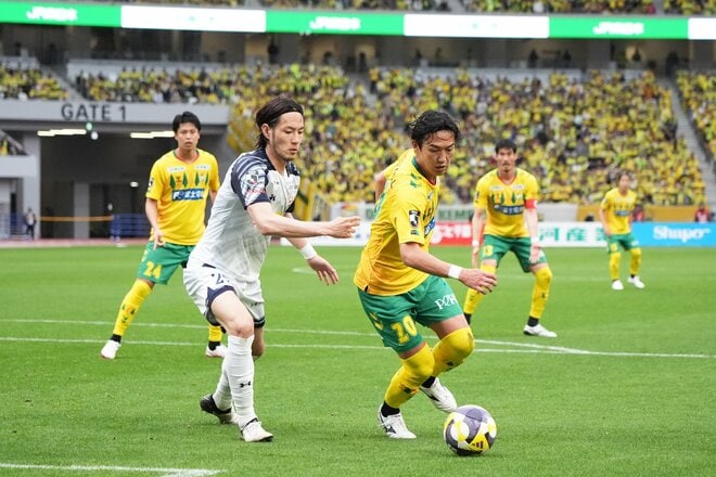 開始5分の背番号10の先制ゴールで幕開け！雨天の国立での1位と3位の上位対決はアウェイチームに軍配【ジェフユナイテッド千葉vsRB大宮アルディージャ】PHOTOギャラリー27連写の画像020