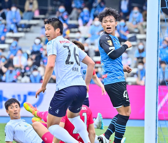 川崎、23戦無敗！(1)横浜FCを完璧にハメた「今季最強の前進プレス」の画像035
