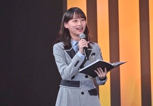 「可愛いコンビ最高」日向坂46影山優佳さんユニフォーム姿の三谷紬アナが2ショット公開！「超絶かわいいです」とファンが歓喜した、日本代表番組共演時の写真の画像