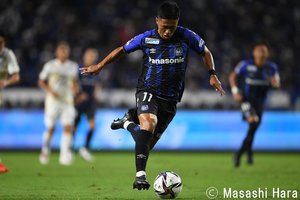 大住良之の「この世界のコーナーエリアから」第144回「スローをブキにしてくれ」(1)新潟・小野裕二「面白い」背中プレーとバルセロナ・スアレス「空費なし」クイックの画像