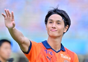 ｢雰囲気変わりました？｣｢美人過ぎる｣清水DF高橋祐治の元AKB48妻、事務所移籍後の宣材写真が“まるで別人”と話題にの画像