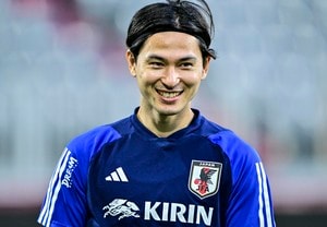 「これスゴイね」「モナ王をありがとうございます！」段ボールなどでつくられた南野拓実の「影アート」が話題に！ 世界中のファンが反応の画像