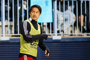 似合うなぁ」サッカー元日本代表・岡崎慎司がベルギー1部・シントトロ