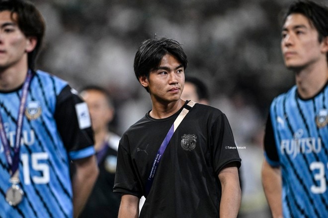 【川崎フロンターレアルバム】小林悠、大島僚太、ジェジエウ、宮城天らACLE決勝を見守った写真23枚！ ヴェロン、神橋良汰、土屋櫂大、野田裕人、クンヒョンも収録「アル・アハリー川崎フロンターレ」の画像013
