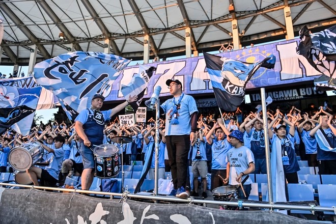 【サポーターアルバム】平日ナイターの試合前から駆け付けた川崎フロンターレのサポーター写真84枚！ 夕日に照らされながらの等々力ショット「川崎フロンターレー横浜FC」の画像006