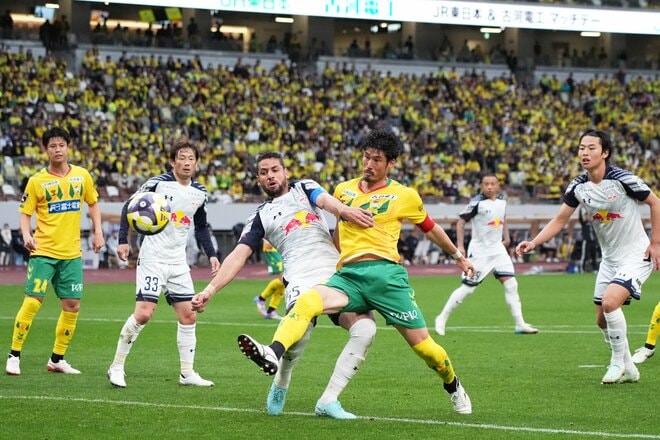 開始5分の背番号10の先制ゴールで幕開け！雨天の国立での1位と3位の上位対決はアウェイチームに軍配【ジェフユナイテッド千葉vsRB大宮アルディージャ】PHOTOギャラリー27連写の画像021