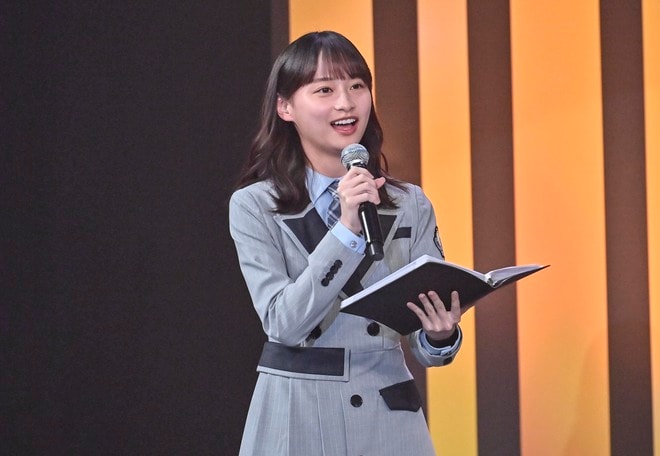 日向坂46影山優佳さん、「ローマカラー」のスウェットを着て横浜F・マリノス戦を現地観戦! カタールワールドカップで多忙を極める中、ファンからは「ちゃんと寝ているのか?」という声もの画像