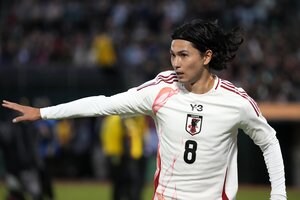 最大の長所を生かせない｢上田綺世と町野修斗｣の2トップ、南野拓実で試したい南アフリカW杯｢1トップ本田圭佑｣の再現【サッカー日本代表｢アメリカ遠征の収穫｣大激論】(6)の画像