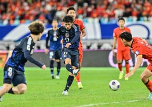 「全盛期のバルサみたいなことしてるやん」日本代表が中国戦で見せた最終ラインからの「ワンタッチパス7本連続攻撃」が鮮やか！「スペインみたい」「この崩し見てて気持ちよすぎる」の声の画像