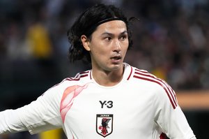 ｢喧嘩番長ミナミーノ｣再び！日本代表MF南野拓実が怒り心頭で小競り合い！今季2点目も…｢泉州の男は伊達じゃない｣鬼の形相で思い出す“11年前のUSB事件”の画像