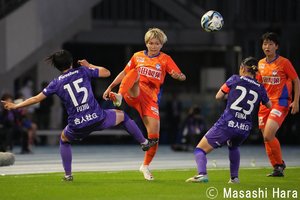 ｢永遠の24歳!?｣元なでしこFW川澄奈穂美が誕生日直前に豪快ダイビングヘッド弾！｢あったかくて可愛くて情熱的｣30代ラストゲームで健在を証明の画像