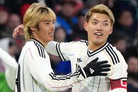 第1子出産の堂安律の美人妻、すっかりママの顔！ベビーカーにバーキン＆無造作ヘアのおでかけショット公開