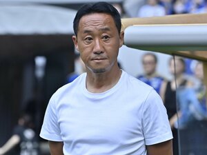 ｢町田がお株を奪われとる｣横浜FCがJデビュー大学生の驚きの“飛び道具”ロングスローから先制！｢こんな痛快あるかい？｣｢めちゃくちゃ飛んでた｣と熱狂の画像