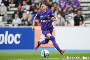 ｢尊い｣｢可愛さ優勝してる｣なでしこ美人MF25歳“4年ぶり販売の新ユニ”モデルショットに反響！｢新ユニで微笑むシノさん、良いな｣｢やっと女子用のユニが買える｣の声の画像