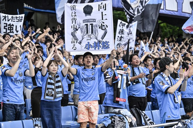 【サポーターアルバム(3)】G大阪戦での観客席＆入場時の川崎フロンターレのサポーター写真77枚！選手と手をつないだ子どもたちなど現地写真「川崎フロンターレーガンバ大阪(3)」の画像007