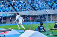 川崎12連勝でストップも…中村憲剛に見る「監督」と「二冠」の未来 原悦生PHOTOギャラリー「サッカー遠近」 川崎ー札幌の画像