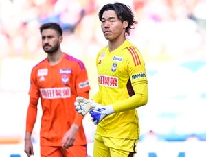 「イナバウアーストップが個人的に1番」日本代表に招集されたJ1新潟・小島亨介のセーブ集が登場！「ユンカーのPKを止めた時」「川村のボレー止めたやつ」とファン注目の画像