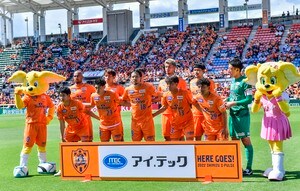 「今年のユニめっちゃカッコよすぎる！」J2清水エスパルスが2023年シーズンに着用する「新ユニフォーム」が大絶賛！ 公開された選手の着用写真に「この画像、素敵　保存しちゃった！」の声もの画像