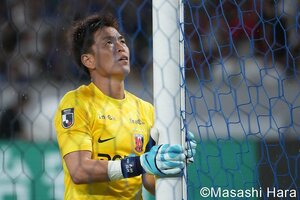 元日本代表GKも完敗！再来日した34歳ブラジル人FWの“スーパー弾”に｢バケモンすぎるやろ｣大反響！｢相変わらず理不尽｣｢身体キレてる！｣の声の画像