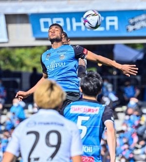 大住良之の「この世界のコーナーエリアから」連載第61回「サッカーからヘディングがなくなったら」(3)変わるものと変わらないものの画像