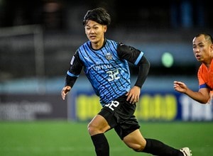 【18歳の逸材FW神田奏真が照らす川崎の未来とは(2)】小林悠が持つ「見て学んでもらえるプレーを僕がしていくことが奏真にとってプラスになる」の気持ち。「どんどん超えていってほしい」の画像