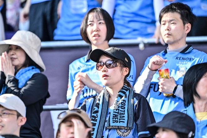 【サポーターアルバム】敵地で勝利を掴んだ川崎フロンターレのサポーター写真75枚！ 圧巻の応援で勝ち越し導く「サンフレッチェ広島ー川崎フロンターレ」の画像017