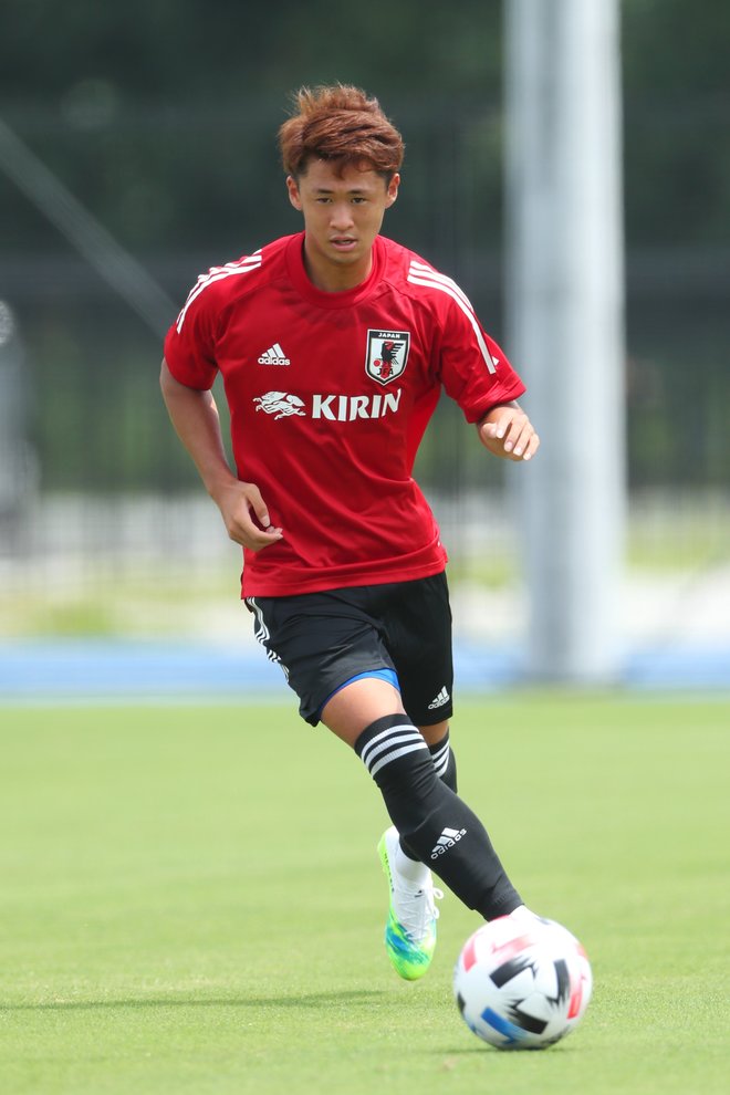 【混沌のJ2(1)】長崎「5強」へ…5連勝チームに加わった19歳左SBの高速精密クロス【戸塚啓のJ2のミカタ】の画像