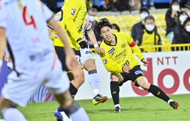 「日本代表」新戦力のプレースタイル(2)江坂任「“剛”と“柔”を蹴り分ける両足利き」の画像