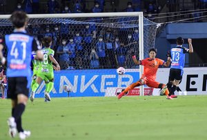 「写真レビュー」“異常な選手層”川崎Fが爆発!「交代選手が全得点に関係」で20点到達！の画像