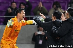 神戸“黄金コンビ”が先制も…京都“ブラジル兄弟”が同点に！百年構想リーグ開幕戦“京神ダービー”は肉弾戦の末にPK決着！【京都サンガF.C.vsヴィッセル神戸】激闘PHOTOギャラリーの画像