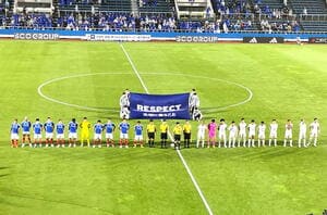 大住良之の｢この世界のコーナーエリアから｣第170回｢レフェリーはなぜ黒い服を着ているのか｣(1)GKと審判4人が｢黄色いシャツ｣の異様な光景、Jリーグの｢真っ黒いウェア｣は例外措置の画像